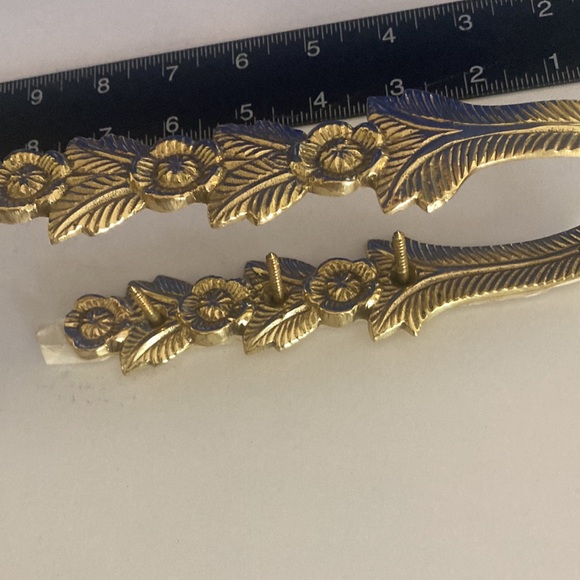 LARGE SOLID BRASS PAIR OF CURTAINS TIEBACKS - Picture 8 of 9